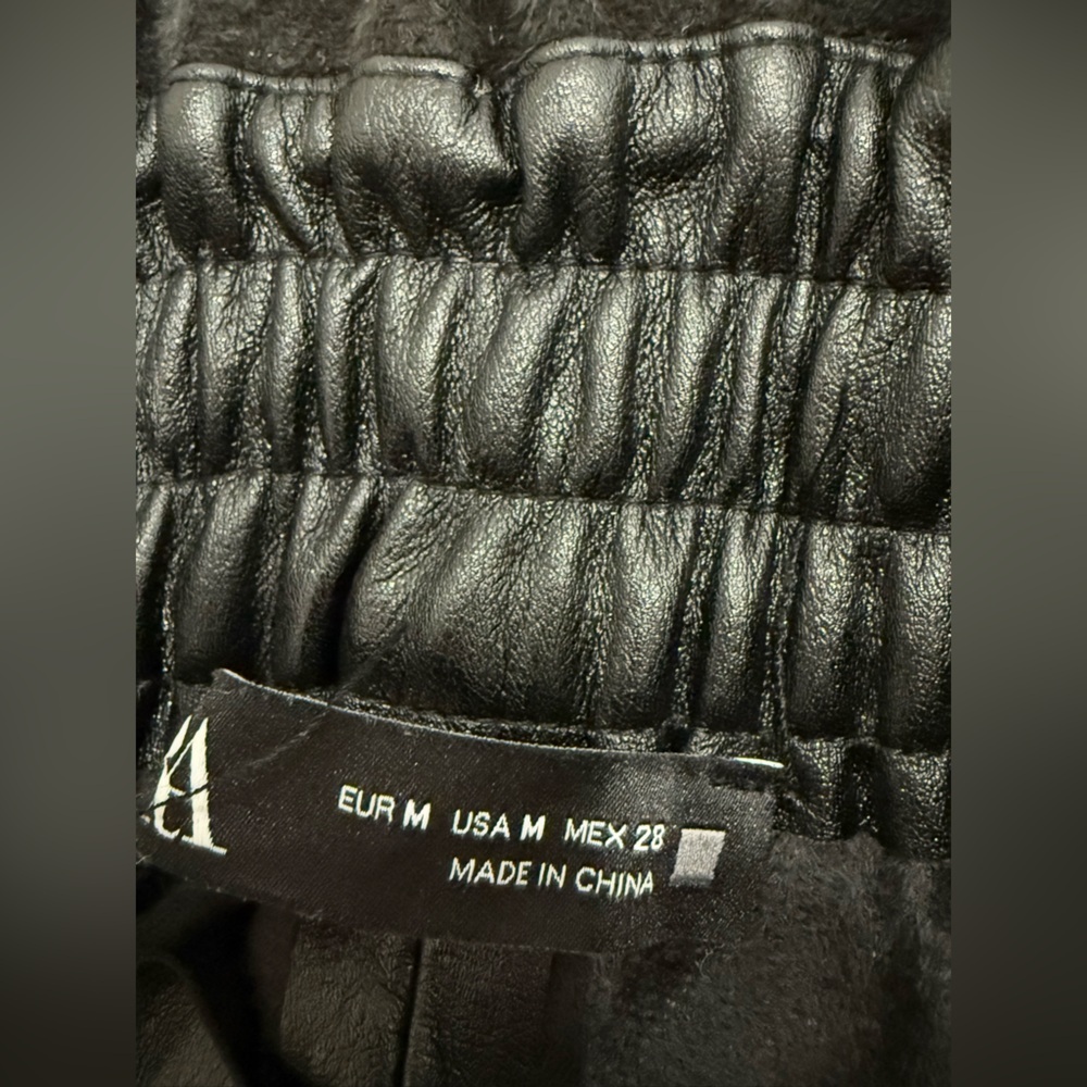 ZARA Black Women's Faux Leather Shorts - Picture 3 of 4